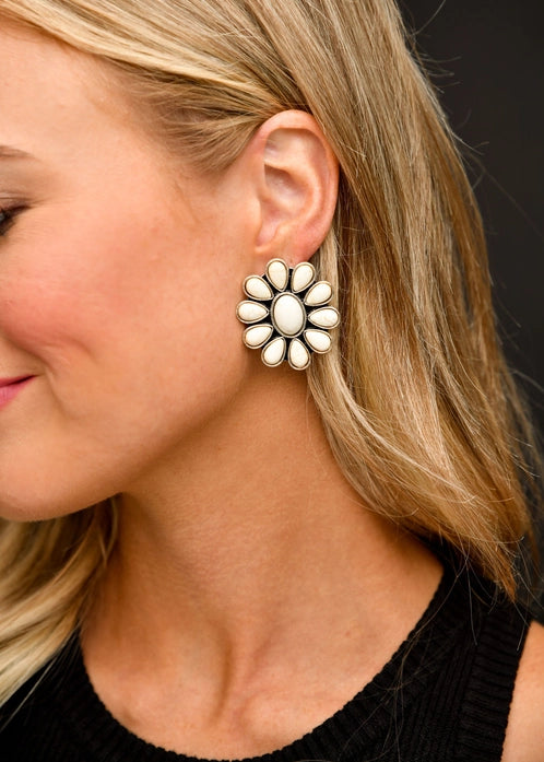 IVORY FLOWER CLUSTER EARRINGS